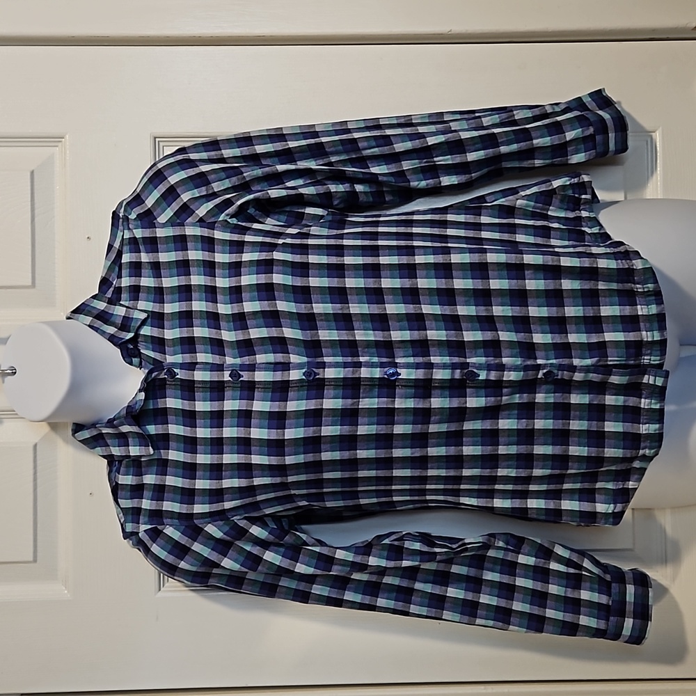 Columbia, button down, collared, long sleeve shirt. 100% cotton. Size S.